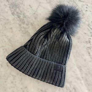 Peloton ‘Standard shine Pom’ beanie 🖤